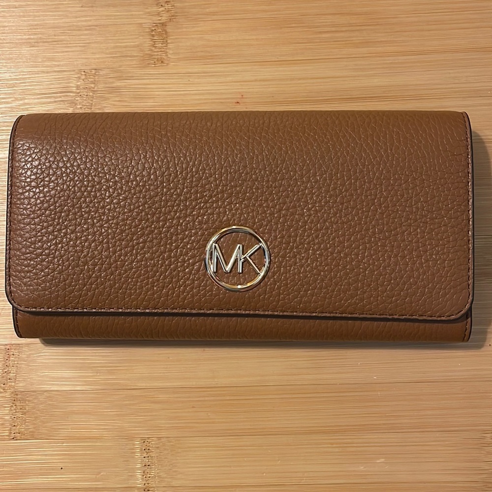 Authentic Michael Kors Fulton Flap Continental Wallet